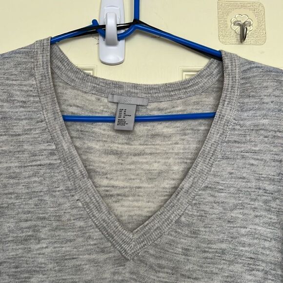 H&M V-Neck Long Sleeve Sweater - Picture 3 of 6